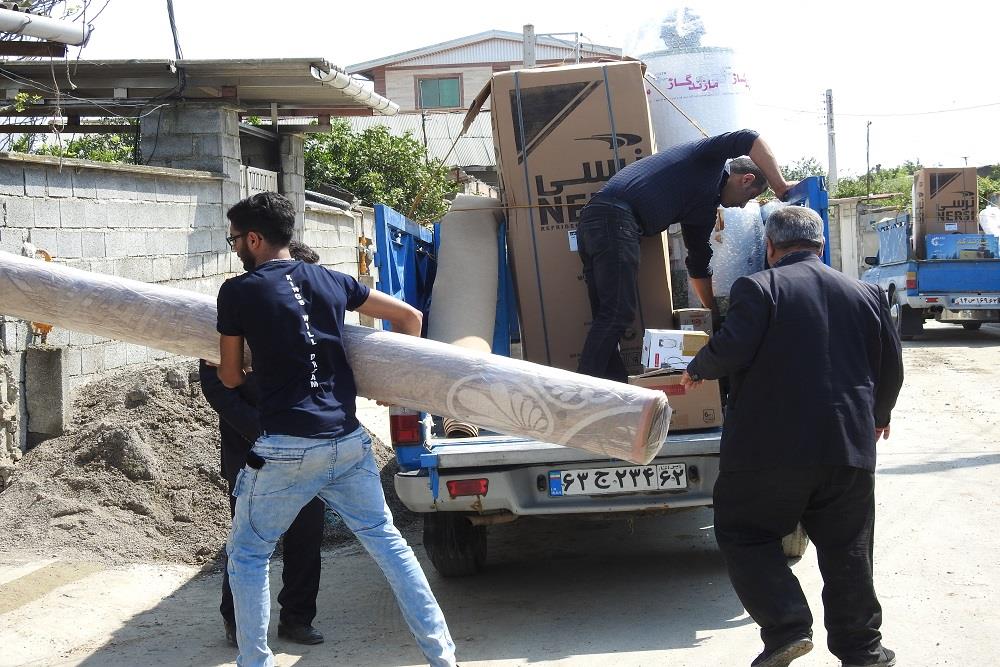 توزیع-لوازم-خانگی-برای-سیل-زدگان-7.jpg