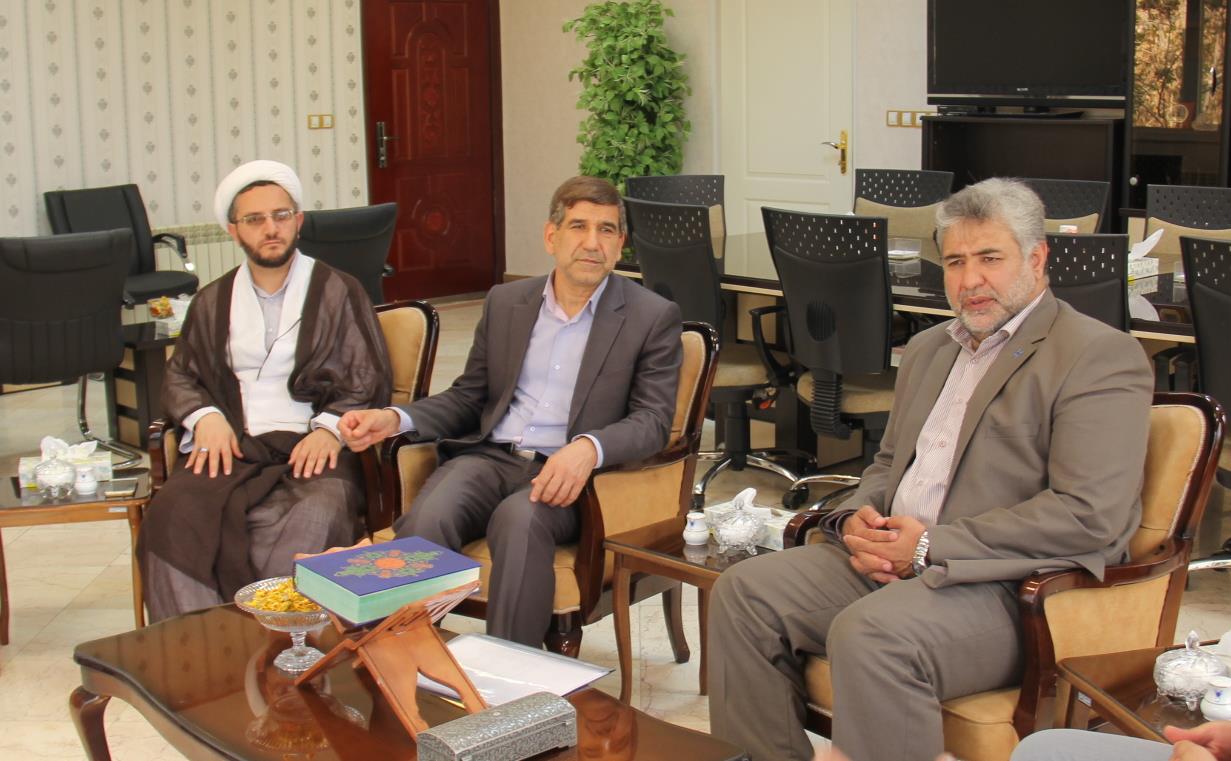 دیدار دکتر کلانتری و رئیس واحد کرج.JPG