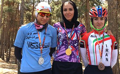 YAZDANI-SOMAYE-JADE-BANOVAN-M.jpg
