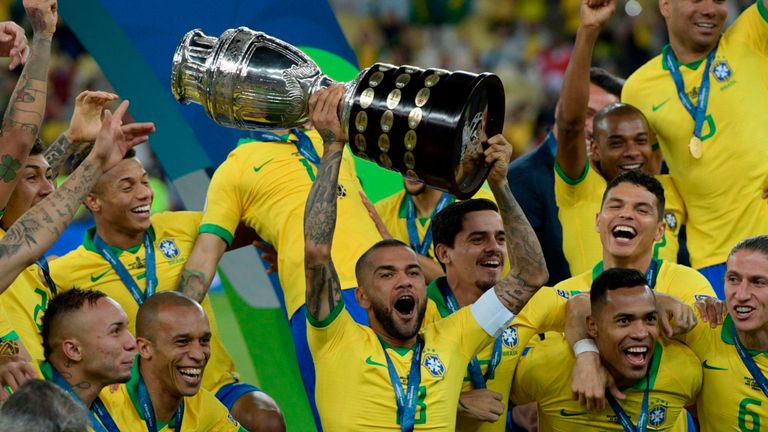 skysports-dani-alves-brazil_4712336.jpg