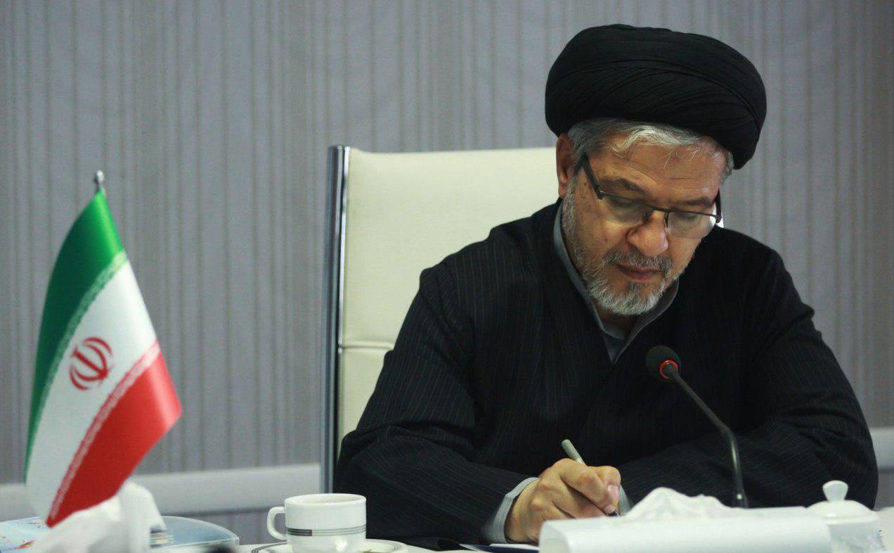 عاملی در حال نوشتن.jpg