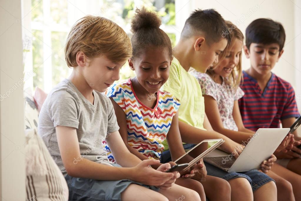 depositphotos_140351442-stock-photo-children-using-electronic-gadgets.jpg