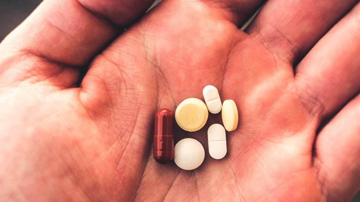 5644-pills_hand-1296x728-header.jpg