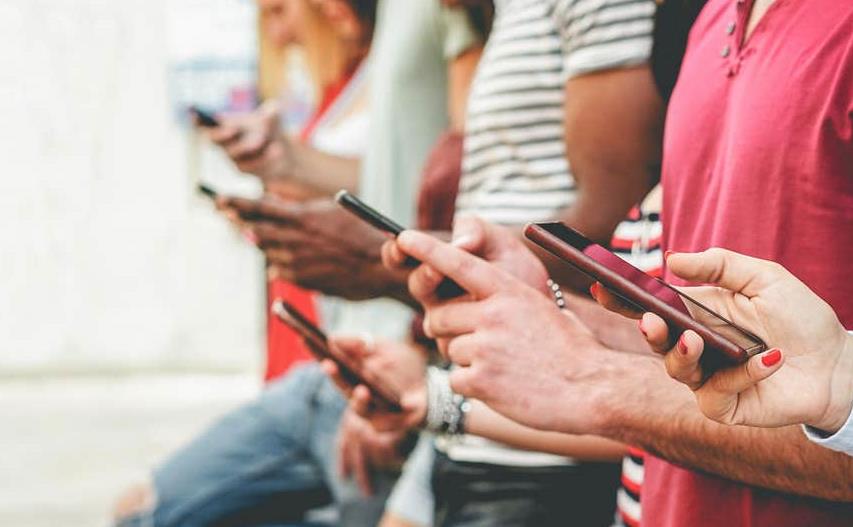 teenagers-phones.jpg