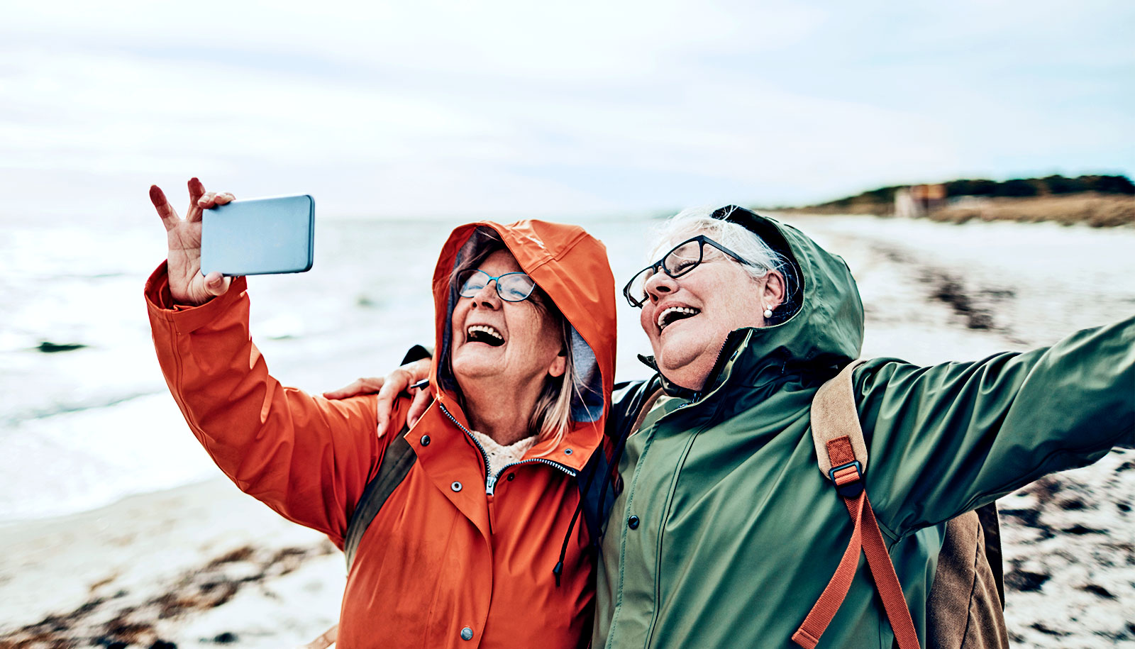 two-friends-taking-beach-selfie_1600.jpg