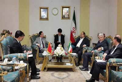 شریعتمداری-در-دیدار-سفیر-چین-در-تهران-روابط-ایران-و-چین-در-عرصه-بین-المللی-یک-رابطه-راهبردی-است-چانگ-هواآ-آمادگی-داریم-همکاریهای-خود-را-با-طرف-ایرانی-گسترش-دهیم (1).jpg