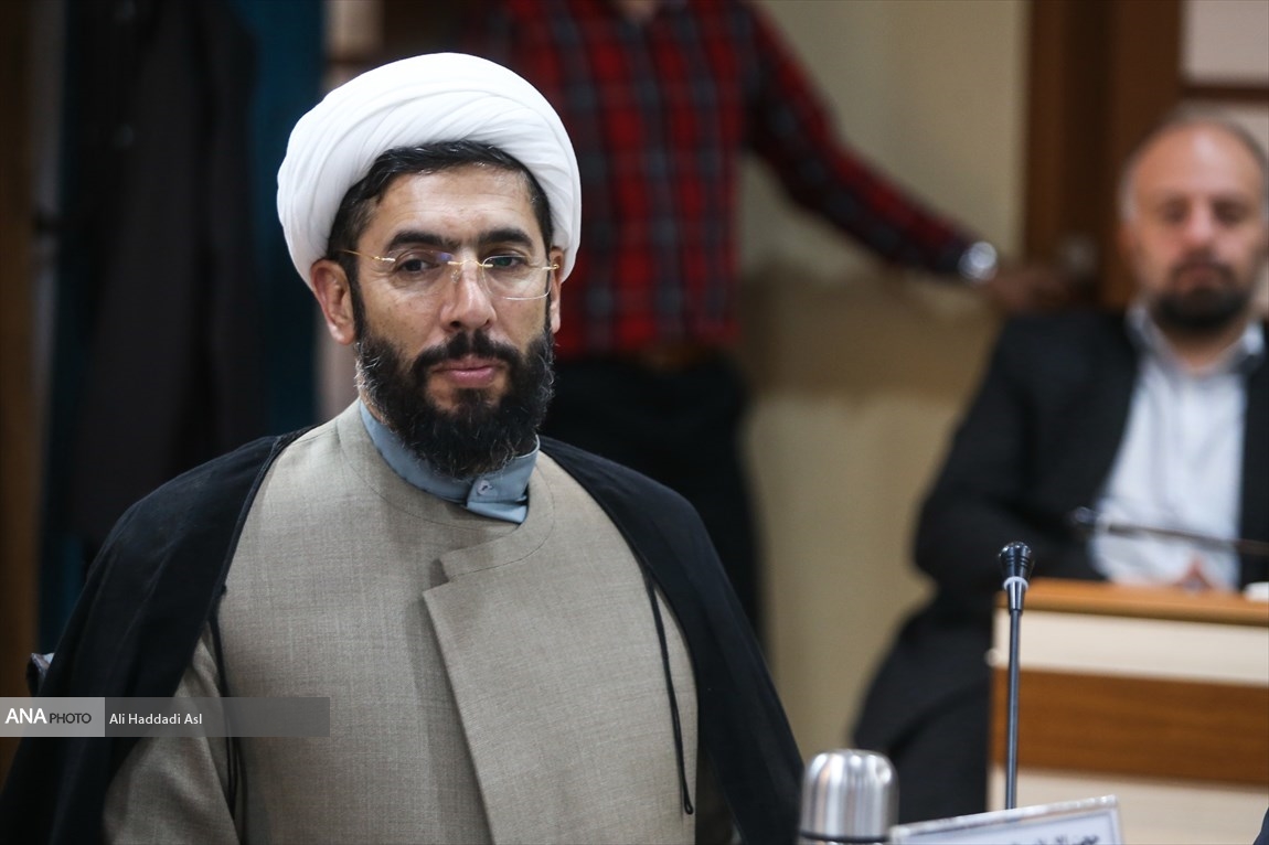 رستمی با لوگوی آنا5.jpg
