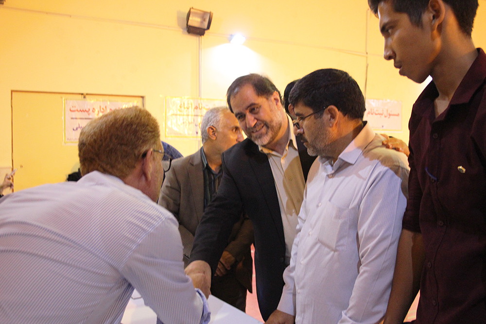head-of-islamic-azad-university-of-qom-visits-the-registration-process (2).JPG