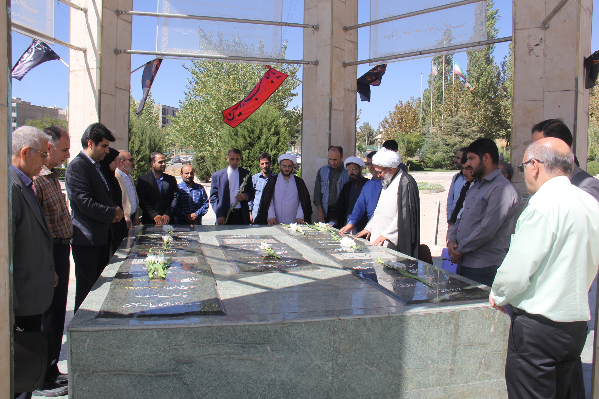 گلباران مزار شهدا (2).JPG