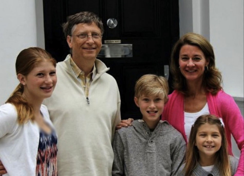 17-4-25-16431BILL_GATES_AND_FRIENDS_FAMILY_BY_ACHILLE_ZIBI_MAIN_BNR_01.jpg