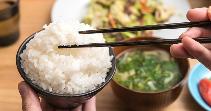 Foreigners-should-learn-how-to-use-chopsticks-in-Vietnam.jpg