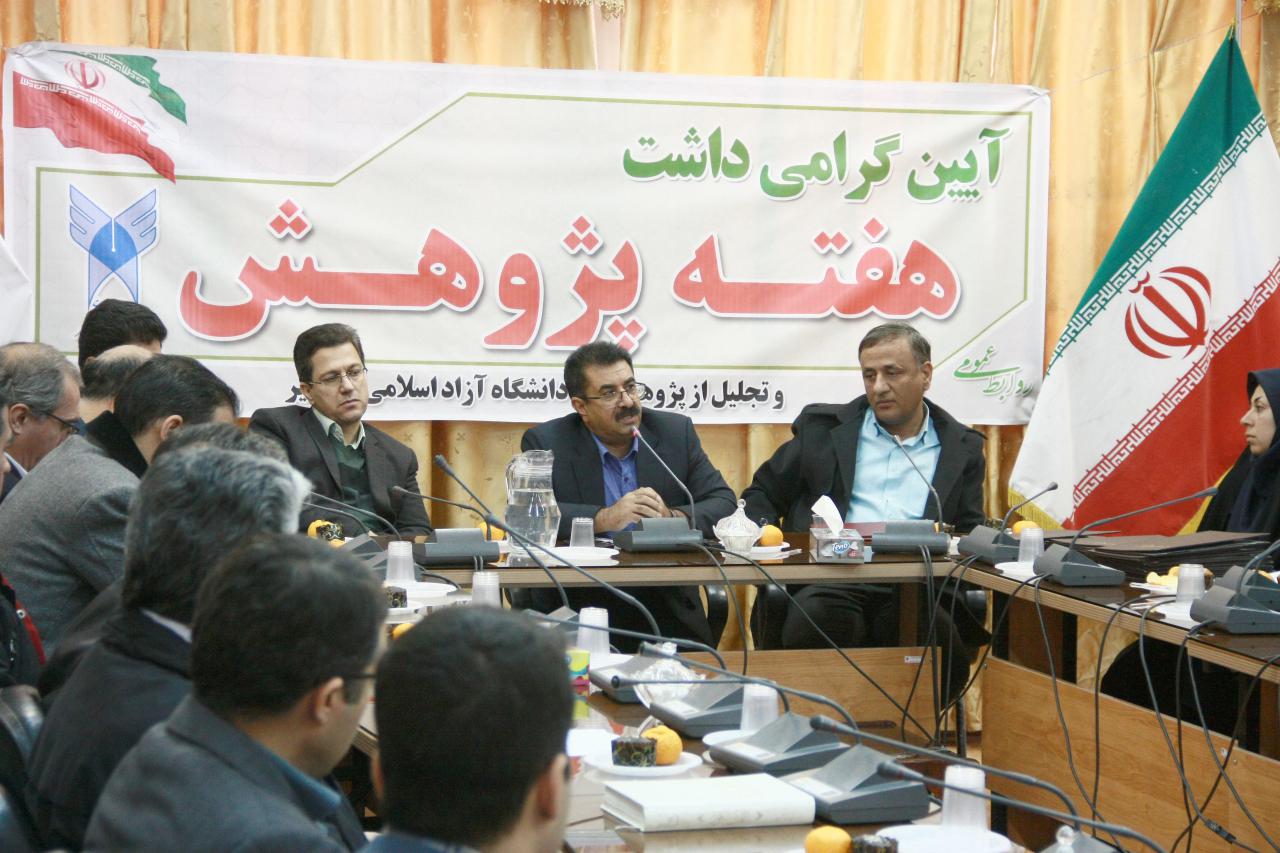پژوهشگران سال 1398 دانشگاه آزاد اسلامی بردسیر معرفی و تجلیل شدند 2.jpg