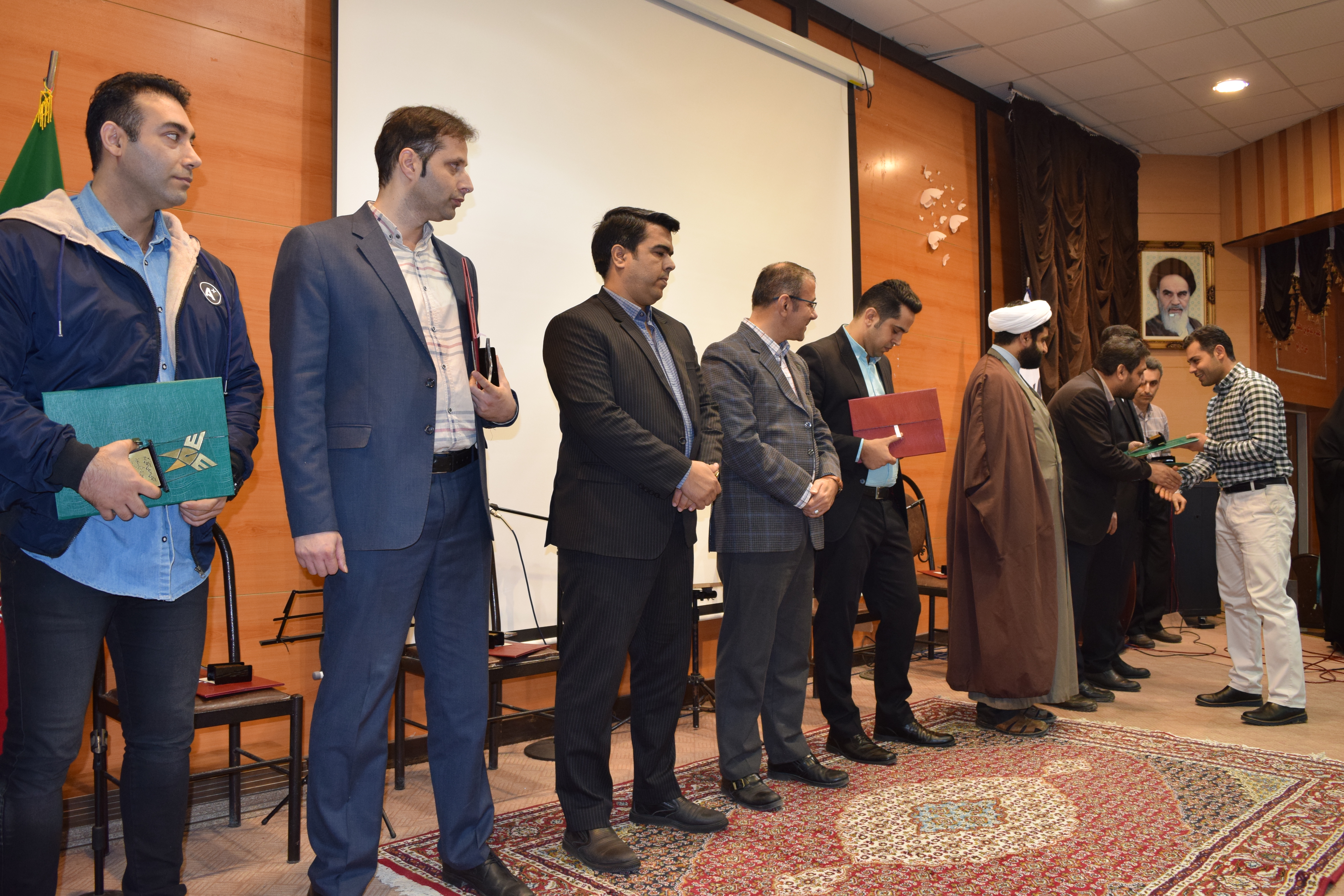 خبر پژوهش.JPG