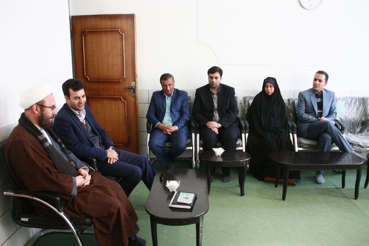 دیدار رئیس دانشگاه آزاد اسلامی بردسیر با امام جمعه.jpg
