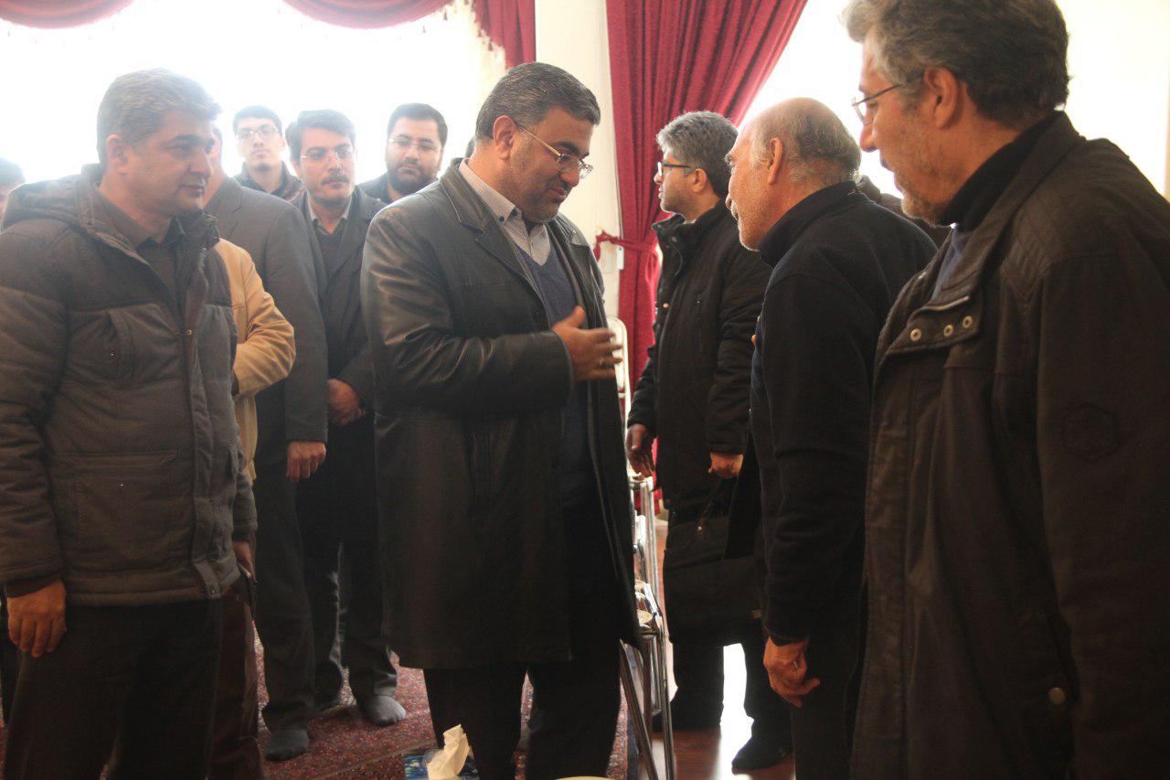 دلجویی دانشگاهیان دانشگاه آزاد اسلامی واحد زنجان از خانواده نخبه زنجانی