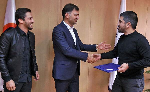 علیرضا دبیر سید حجت کریمی سرپرست تیمهای ملی کشتی.jpg