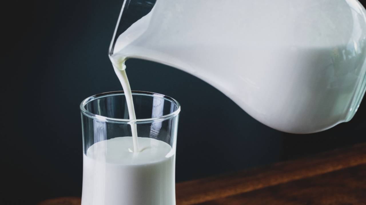 pouring_milk_main_uns-1280x720.jpg