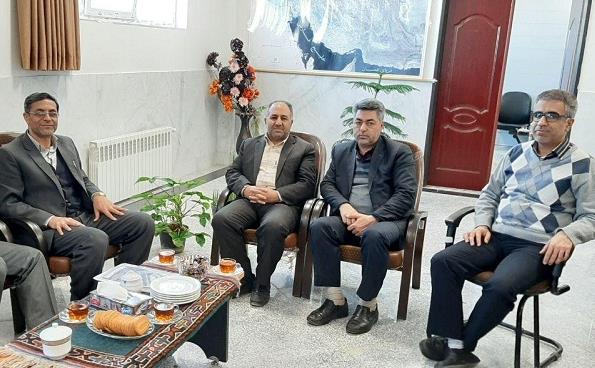 عکس امضای تفاهم نامه باشگاه واحد شیروان با بنیاد مسکن شیروان1.jpg