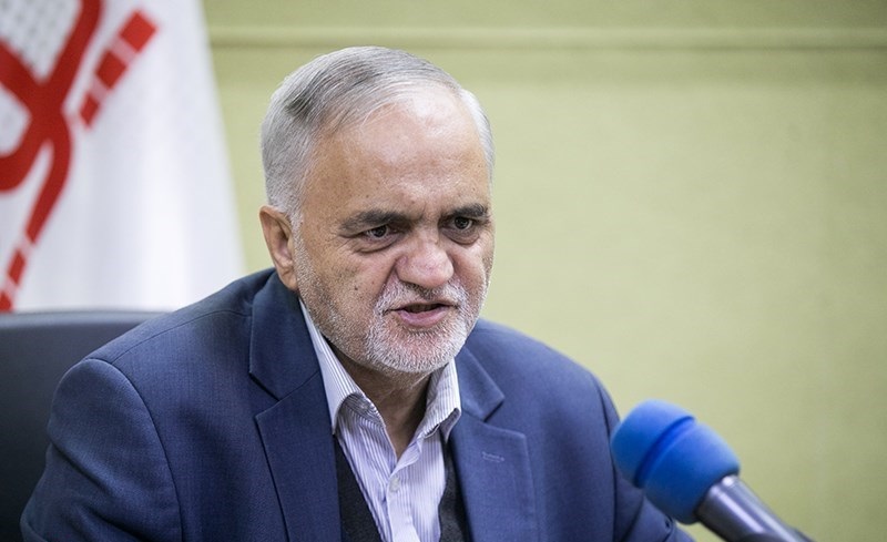 راه-چمنی-در-جلسه-حزب.jpg