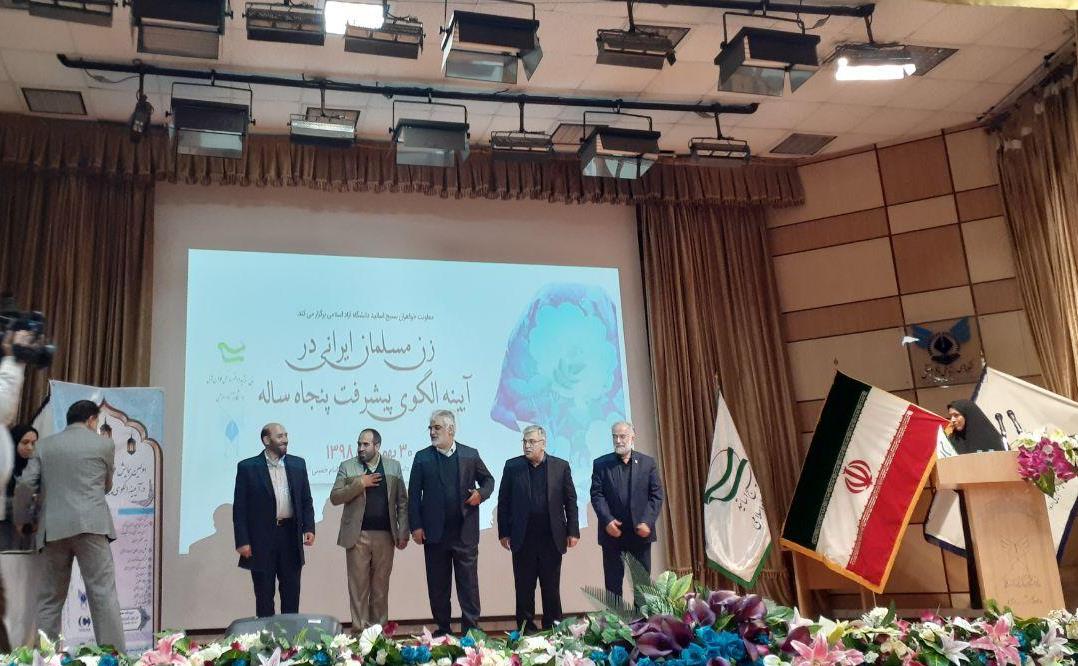 زن انقلابی 1.jpg