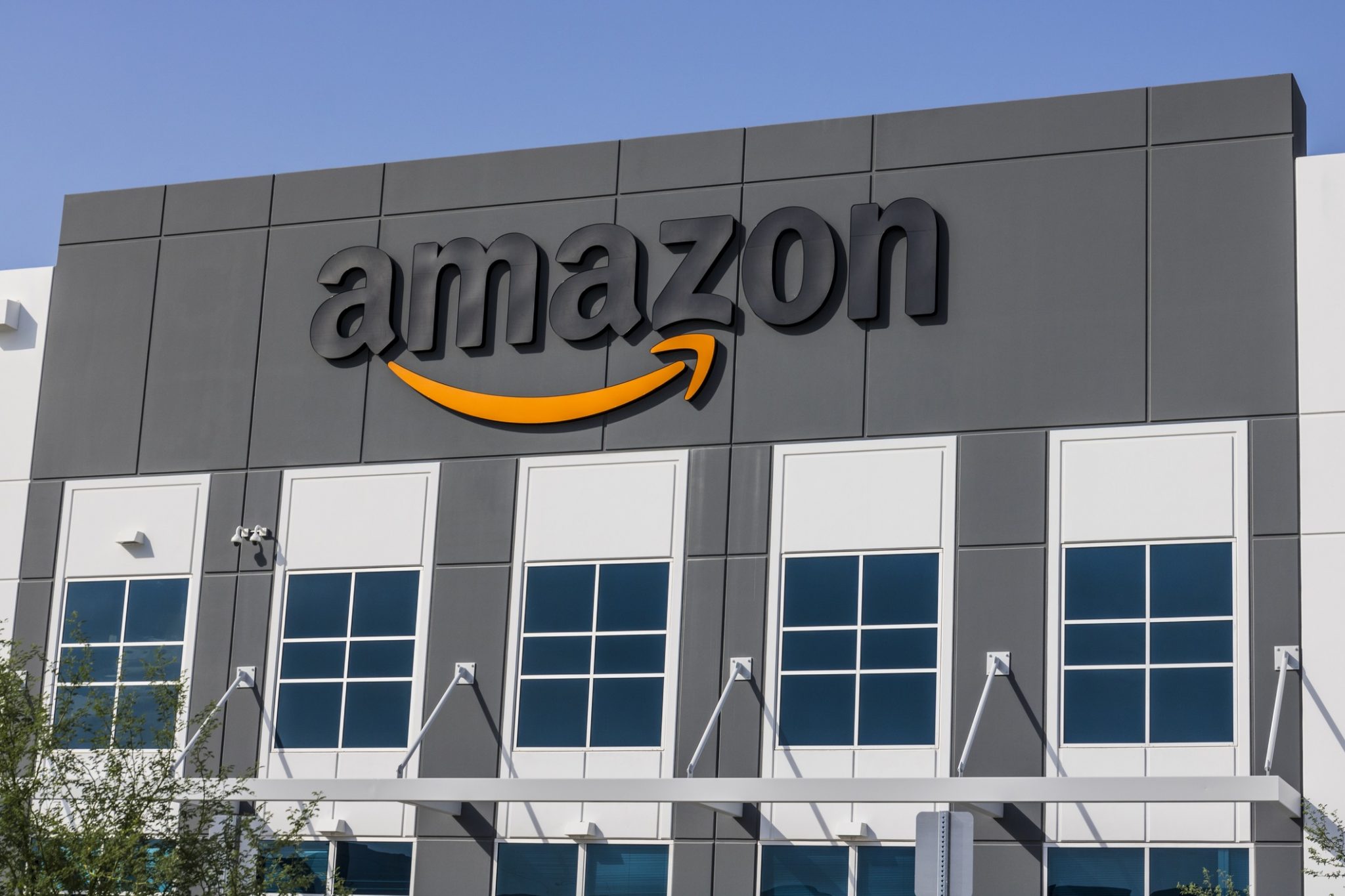 Amazon-Higher-Today-Despite-Claims-Of-Trump-Attacks-On-Company.jpg