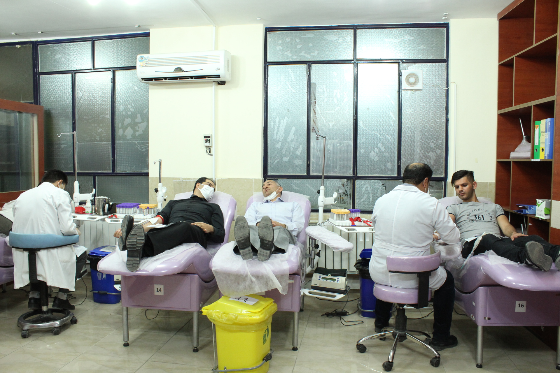 اهدای خون توسط استادان، کارکنان و دانشجویان دانشگاه آزاد اسلامی ایلام