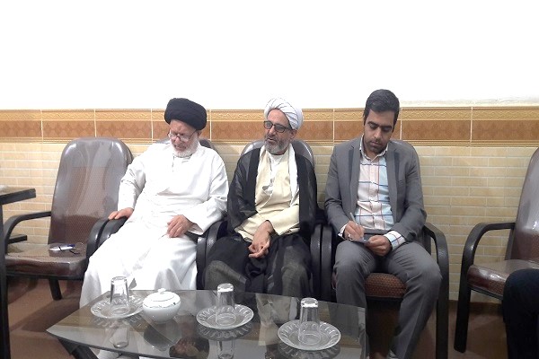 در ديدار سرپرست واحد شادگان با امام جمعه شهرستان بر نقش موثر دانشگاه در فرهنگ جامعه تاکيد گرديد..jpg