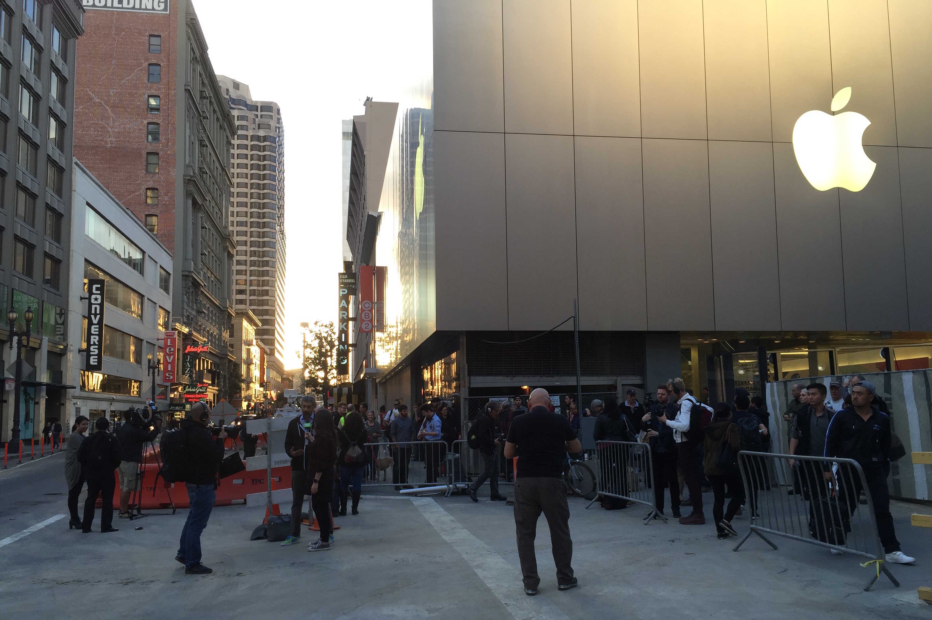 apple-protest.jpg