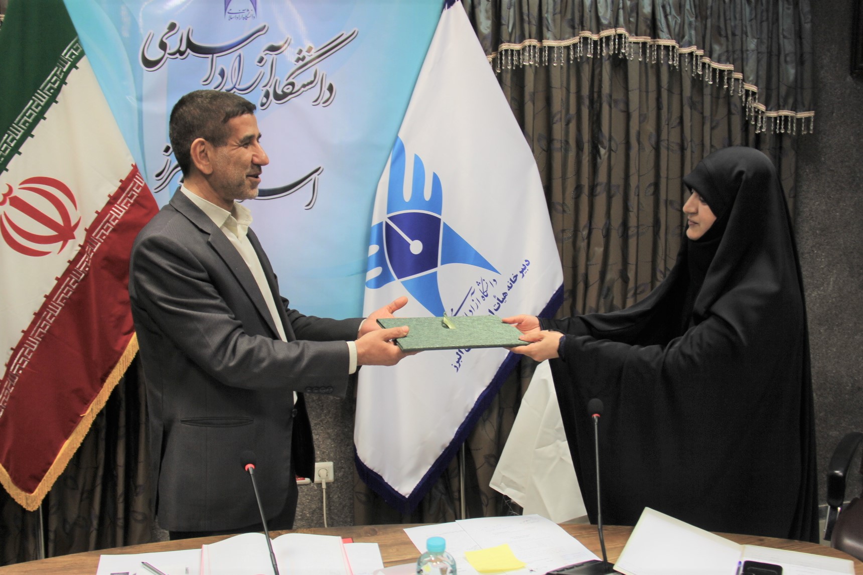 معارفه امور زنان.jpg