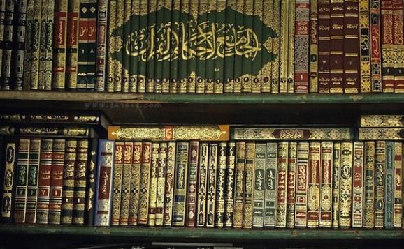 rf-arabic-writing-books-bookshelf-row-syr100-e1442700696556-710x434.jpg