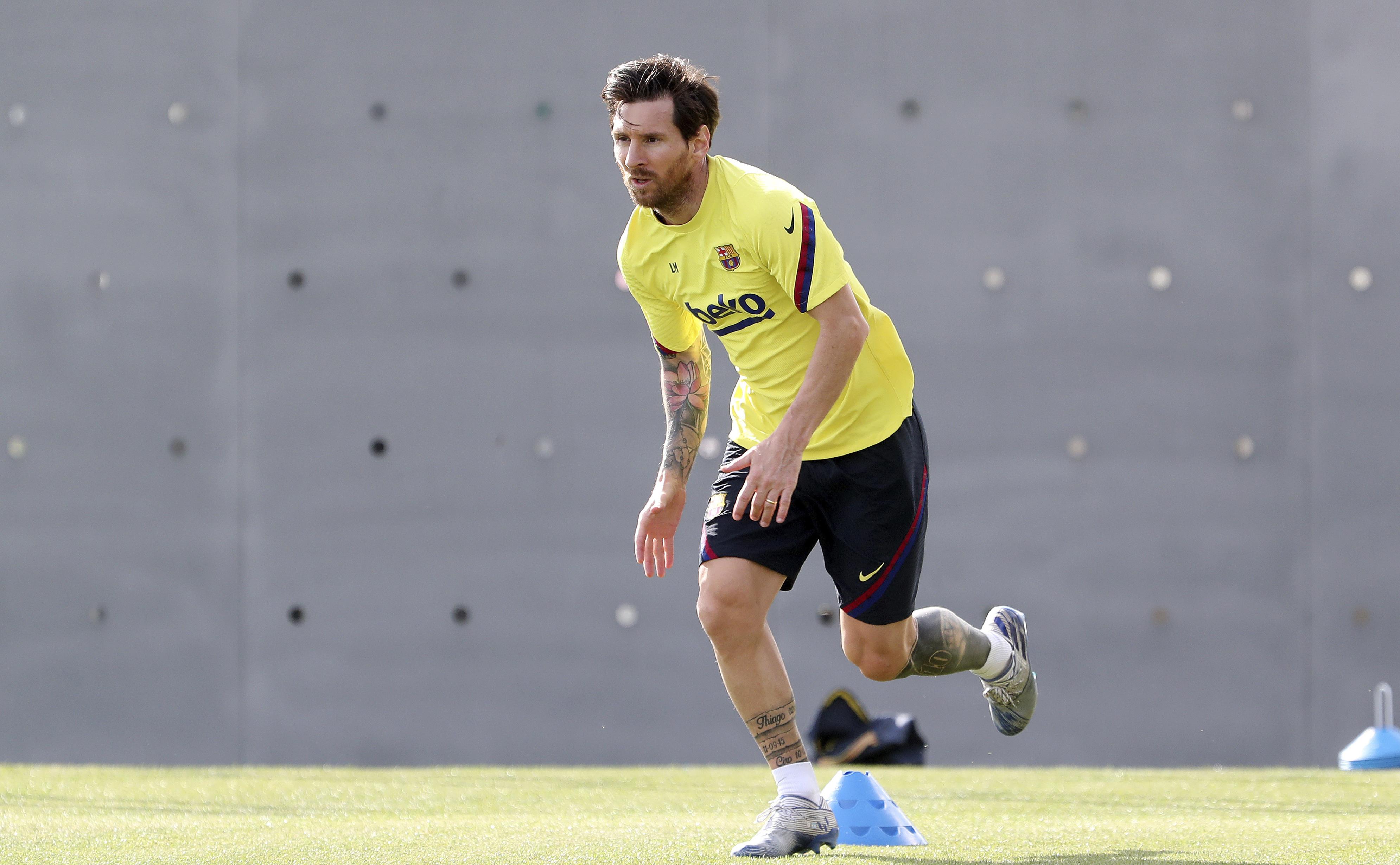 lionel-messi-spanish-soccer-players-train.jpg