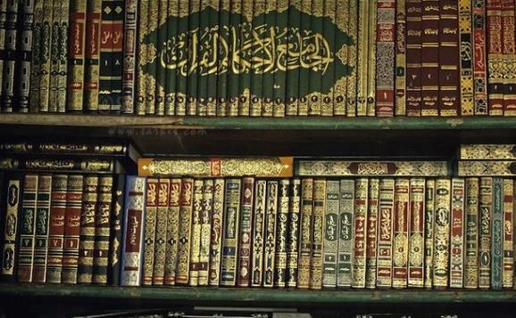 rf-arabic-writing-books-bookshelf-row-syr100-e1442700696556-710x434.jpg