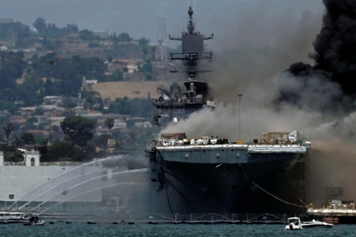 2020-07-12t210733z_1_lynxnpeg6b0gq_rtroptp_4_usa-navy-fire.jpg