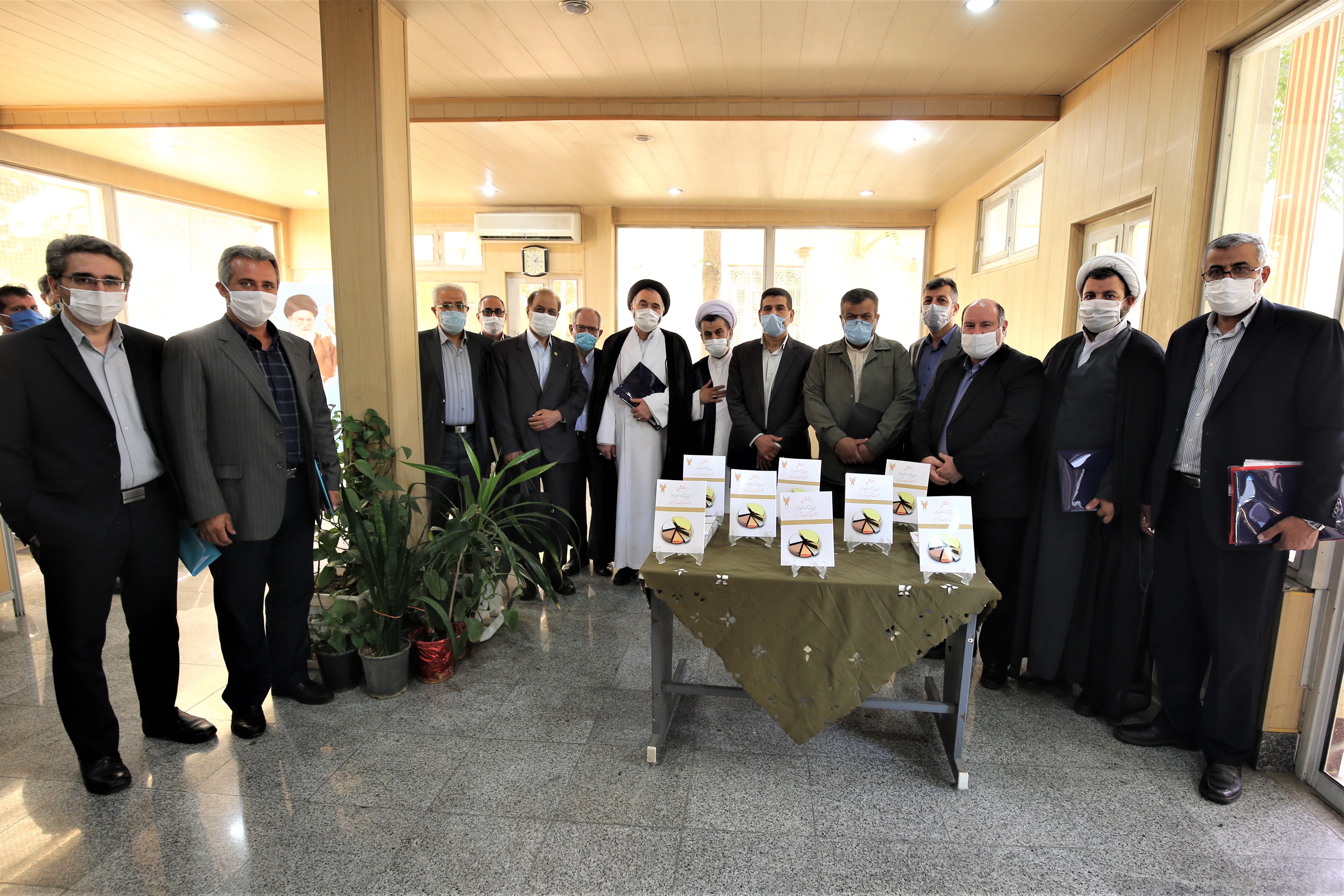 رونمایی از کتاب.jpg
