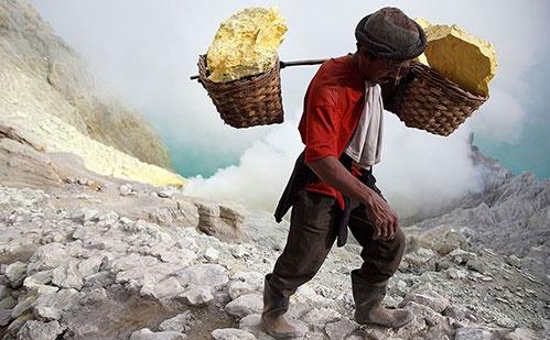 16-2-16-22546javan-sulfur-miner_94122_990x742.jpg