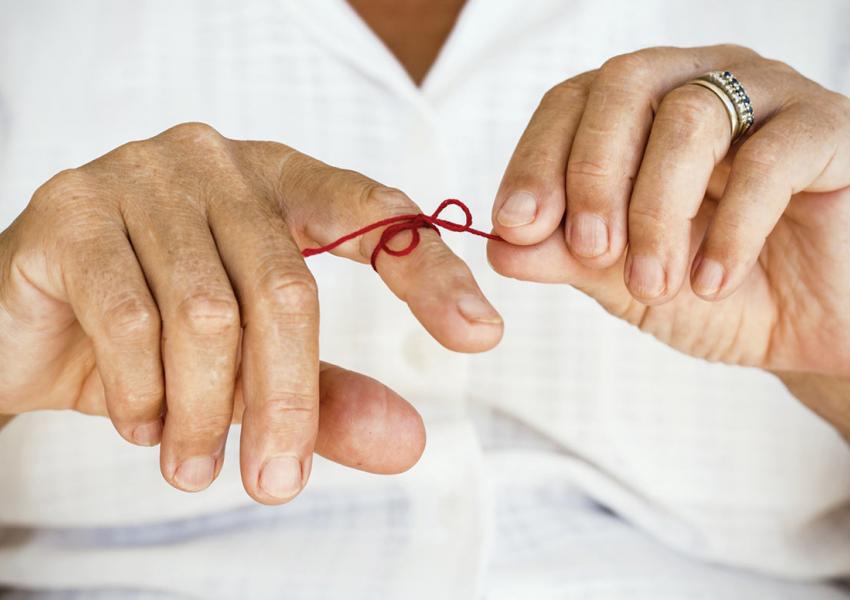 7-surprising-early-signs-of-alzheimers-516461405.jpg