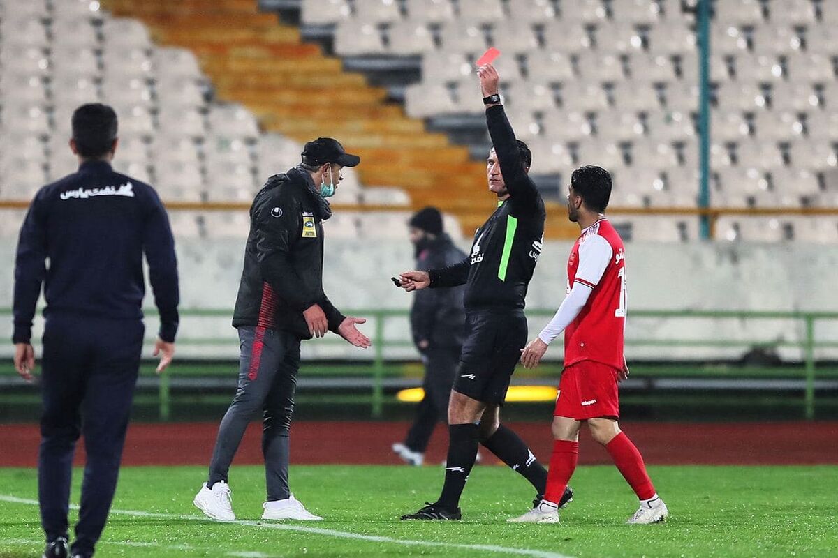 اخراج گل محمدی پرسپولیس صنعت نفت.jpg