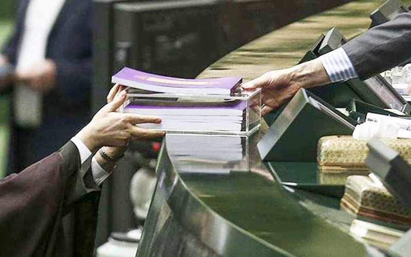 hasan-rohani-budget-larijani-01.jpg