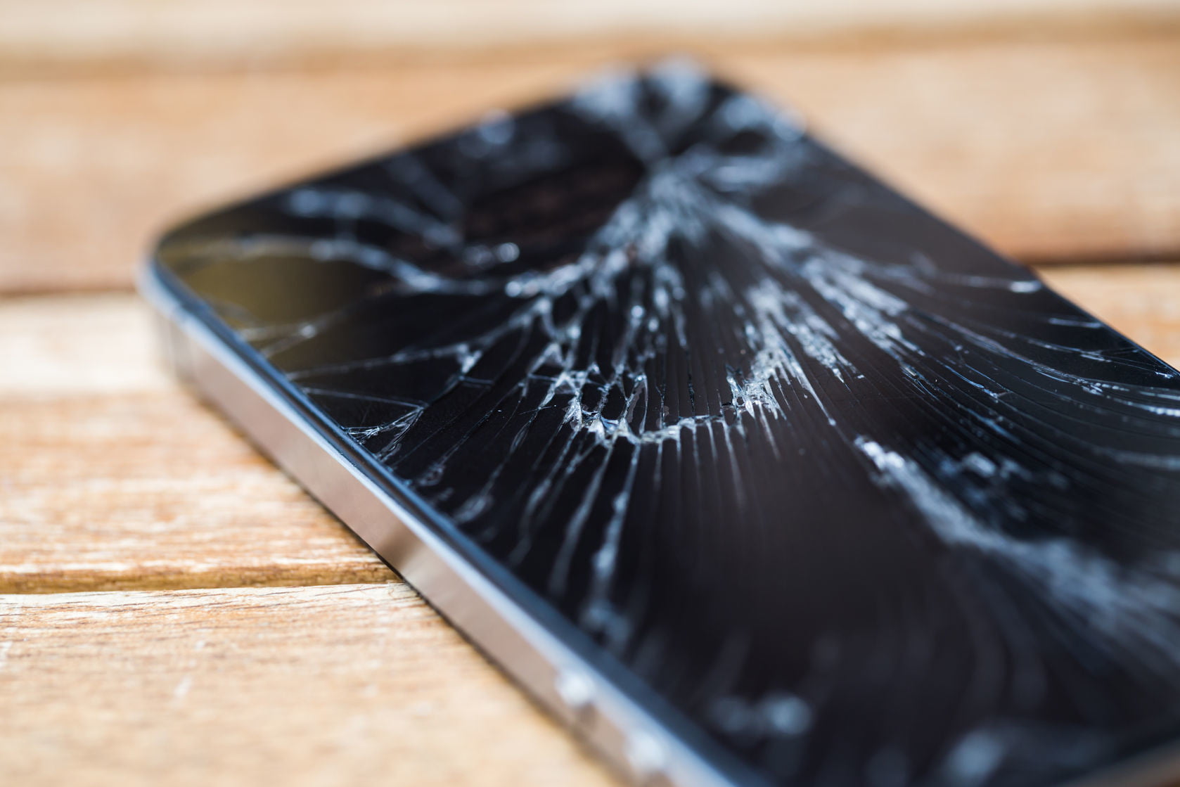 iphone_cracked_screen_123rf_31487513_ml.jpg
