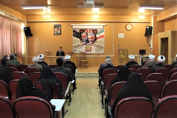 مراسم دهه بصیرت و سردار سلیمانی.jpg