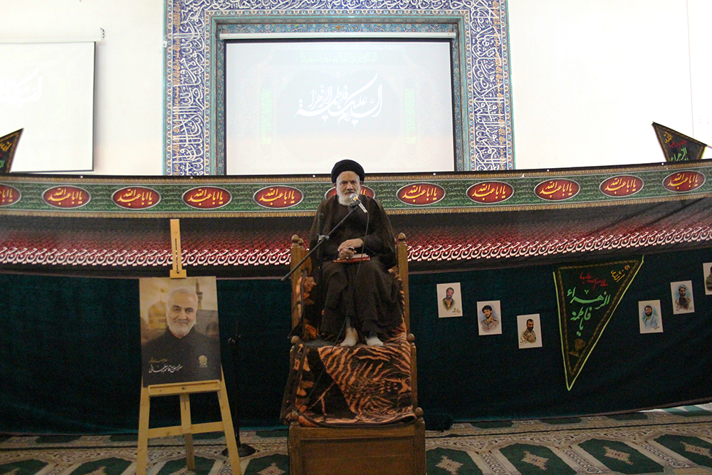آسمان و زمین سرشار از نور فاطمه(س) است