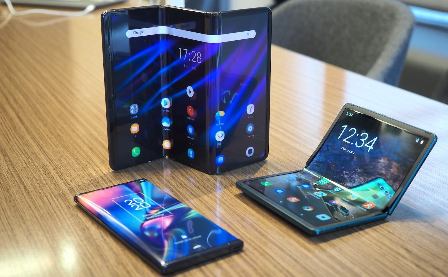 TCL-Foldable-Phone.jpg