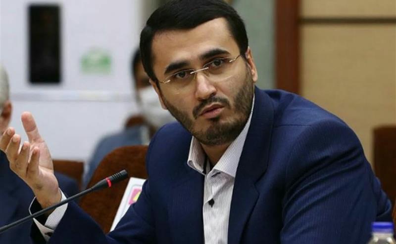 روح الله متفکر آزاد.jpg