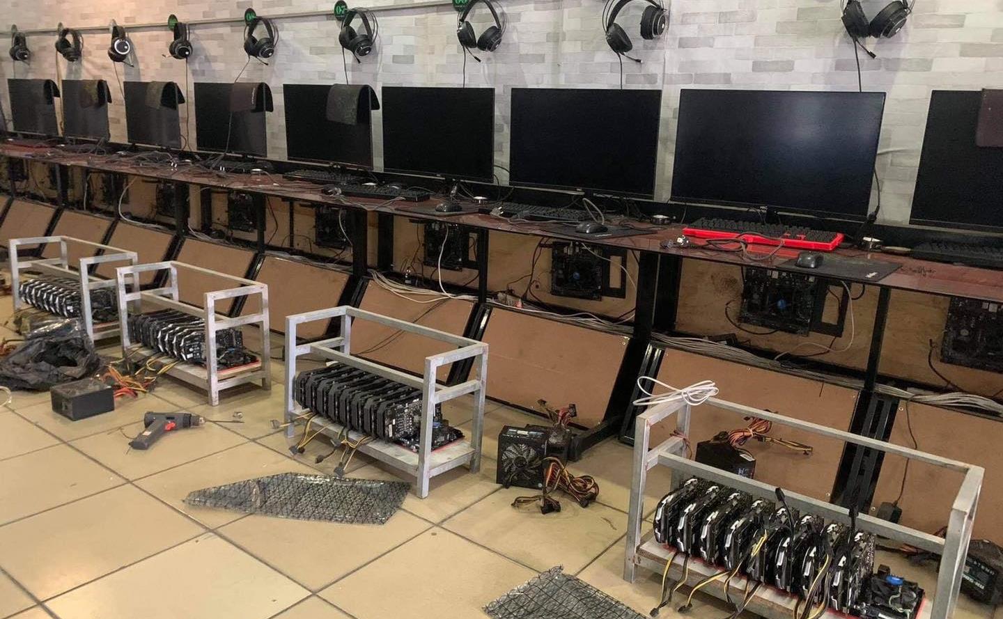 Crytpcurrency-Mining-Farm-GPU-_-Internet-Gaming-Cafe-_3.jpg