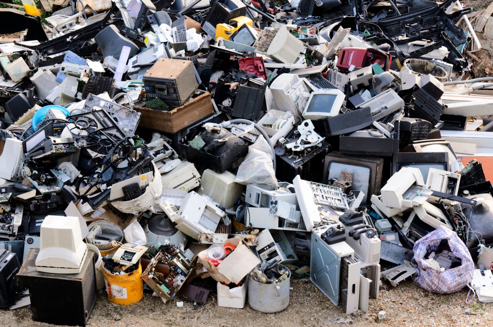 1069920-technology-trash-waste-scrap.jpg