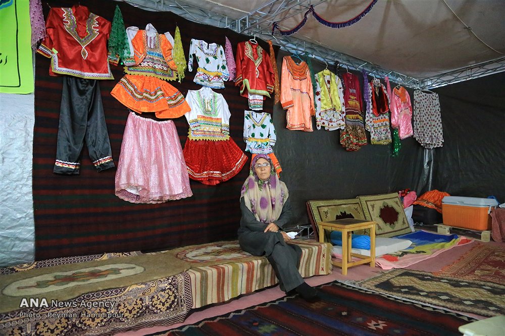 نمایشگاه صنایع دستی در مسیر جاده ابریشم 