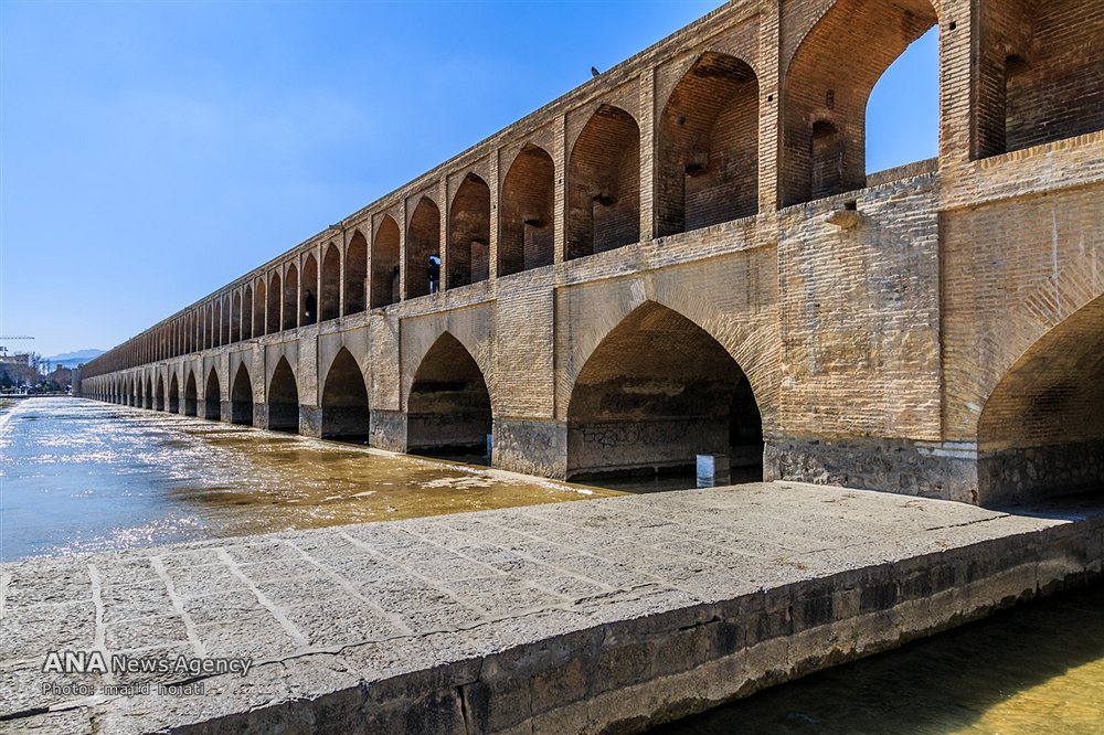 زخم یادگاری بر پیکر سی و سه پل‎