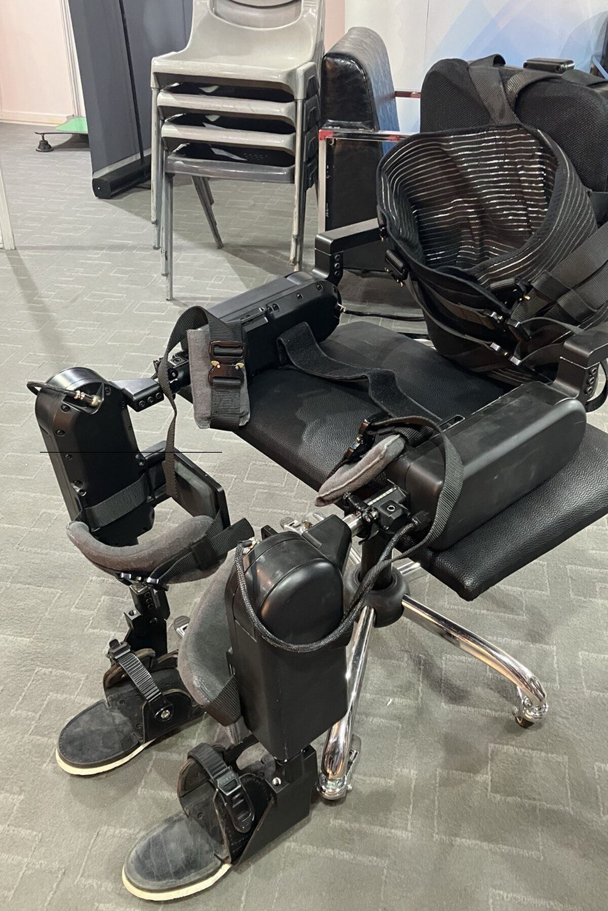 الكشف عن روبوت الكرسي المتحرك الذكي في معرض إيران ساخت