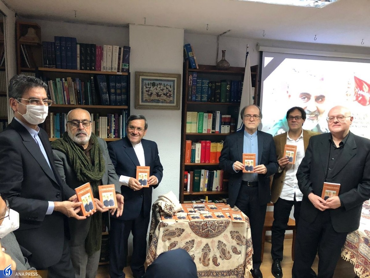 رونمایی از ترجمه اسپانیولی کتاب خاطرات شهید قاسم سلیمانی