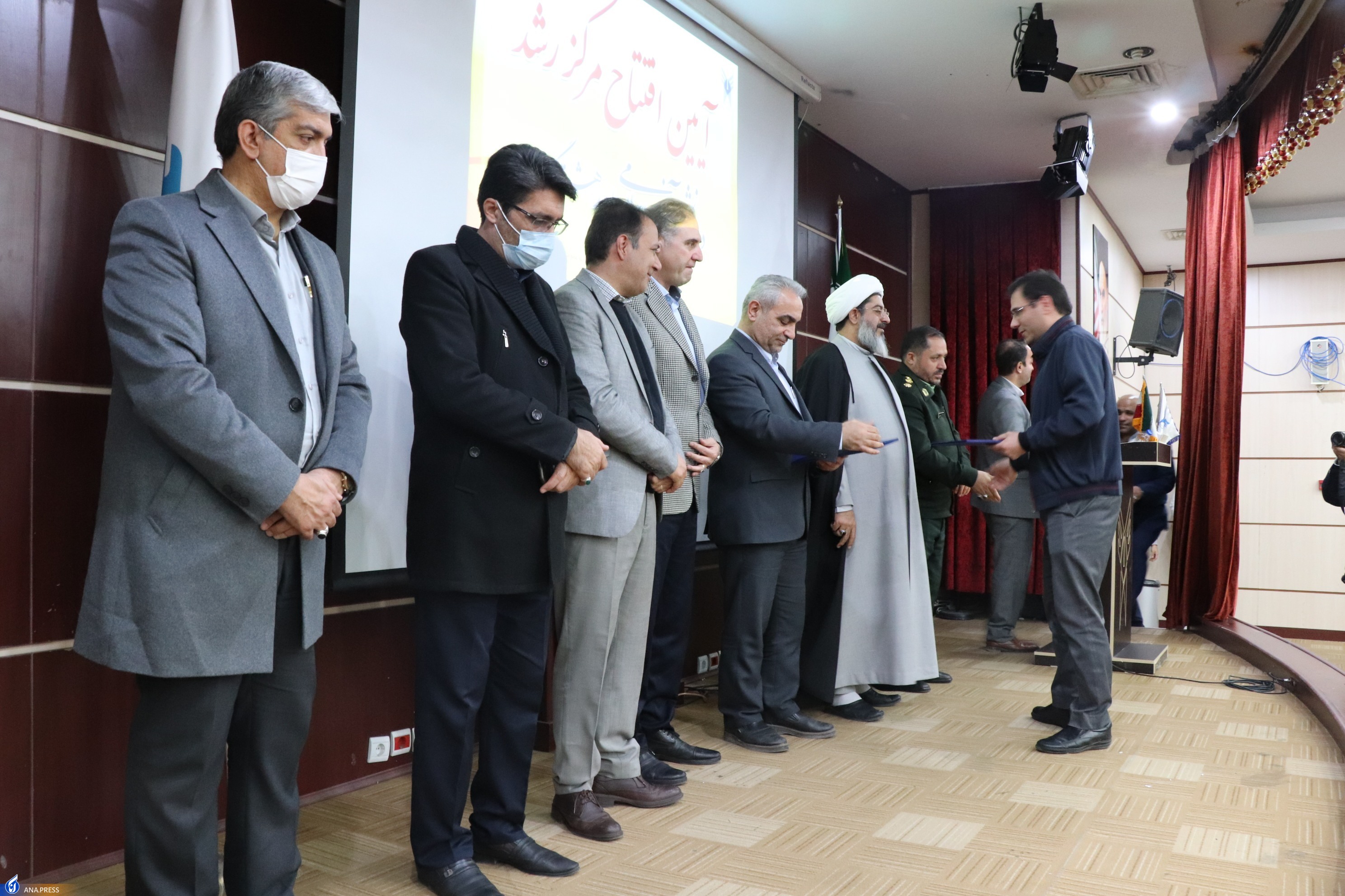 مرکز رشد واحدهای فناور هشتگرد گشایش یافت مرکز رشد واحدهای فناور هشتگرد گشایش یافت